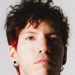 Josh Dun 飾演 Self