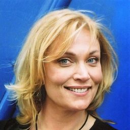 Daphne Ashbrook 飾演 Self