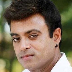 Riyaz Khan 飾演 Inspector Arjun