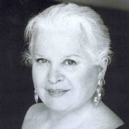 Silvana De Santis 飾演 Ada