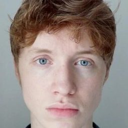 William Melling - 名媛教育演員 飾演Small Boy #1