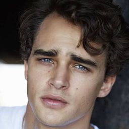 Pepe Barroso 飾演 Pol Howland