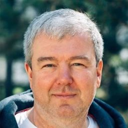 Aleksandr Robak 飾演 Botsman