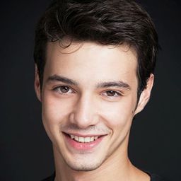 默特·亞茲奇歐格魯 飾演 Cenk 'Sifiralti' Gökkaya