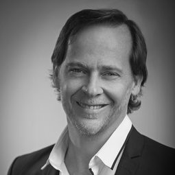 Matías Martin 飾演 Self