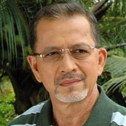 Suchao Pongwilai 飾演 Montri