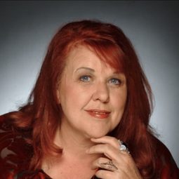 Robyn Reede - 東遇西演員 飾演Bella