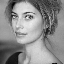 Cecilia Forss 飾演 Jennifer