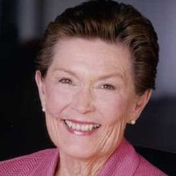 Edith Ivey 飾演 Marjorie Ryan
