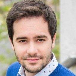 Alejandro Abelenda 飾演 Pinche Mariano