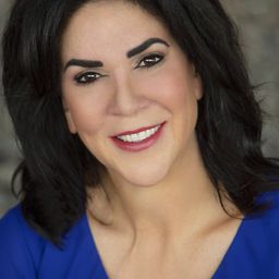 Annette Ciavarella - Holly & Ivy演員 飾演Bailiff