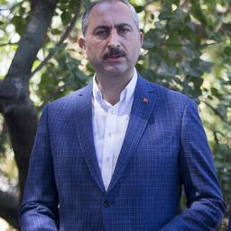 Abdulhamit Gul 飾演 Self - Interviewee