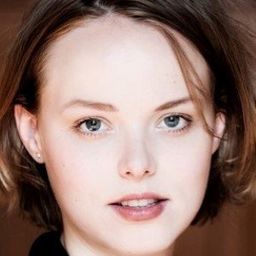 Marie-Luise Stockinger 飾演 Gitte