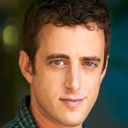 Dan Abramovici 飾演 Jerry