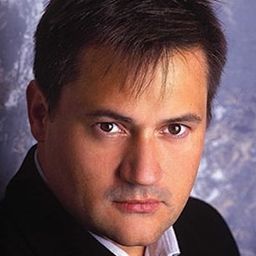 Paul Groves 飾演 Alwa