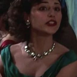 Karen Petrasek 飾演 Raven