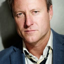 Steve Nation 飾演 Vince