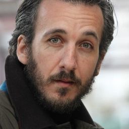 Fahmi Guerbaa 飾演 Kamel