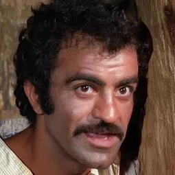 Salvatore Borgese 飾演 Mevius