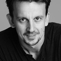 Modest Ruciński 飾演 Roman Myszyński