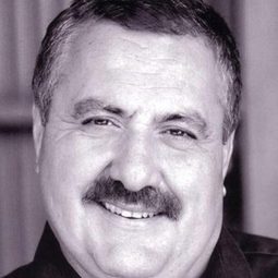 Peter Siragusa 飾演 Tony
