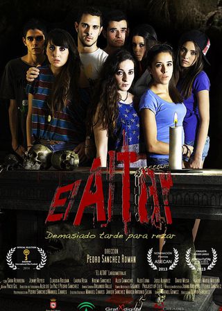 《El Altar: Demasiado tarde para rezar》電影海報