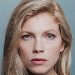 Saara Kotkaniemi 飾演 Maria