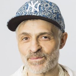 Christian Falk 飾演 Morris