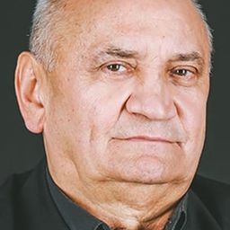 István Hunyadkürthy 飾演 Mikola