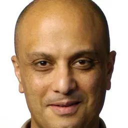 Akmal Saleh 飾演 Hamish (voice)