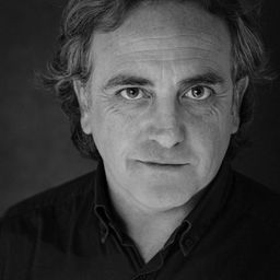 Raffaele Braia 飾演 Vito