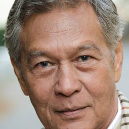 Nirut Sirichanya - 血的遊戲 2演員 飾演Colonel Tol Nol