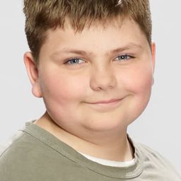 Spencer Allport 飾演 Bobby