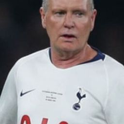Paul Gascoigne 飾演 Self