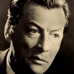 Geo Barton 飾演 Colonelul Dumbrăveanu