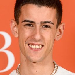 El Cejas 飾演 Unai