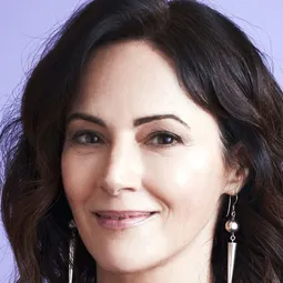 瑪露娜·華特斯 飾演 Lily Kendrick