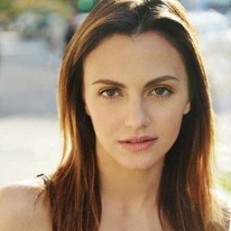 Danielle Dallacco 飾演 Teresa