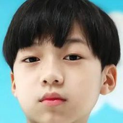 Suphach Tawsagun 飾演 Young Chan