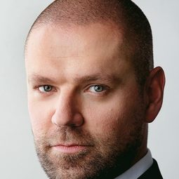 Dru Viergever - 忘形水演員 飾演Military Policeman