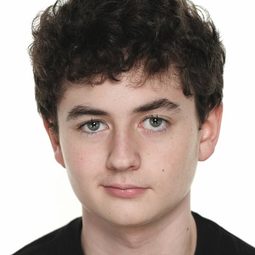 Callum Maloney - 三傻鬧地球演員 飾演Luis Sonntag (voice)