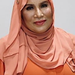 德麗瑪華蒂 飾演 Kak Limah