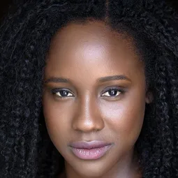 喬伊·布倫森 - 橄欖球傳奇演員 飾演Johnnie