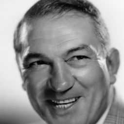 Victor McLaglen - 蓬門今始為君開演員 飾演Squire 'Red' Will Danaher