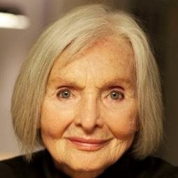 Katharina Matz - 歡樂酒吧演員 飾演Elisabeth