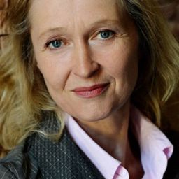 Inga R. Kammerer - 馬克思：時代青年演員 飾演Old woman