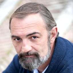 Raffaele Vannoli - 黑夜的偽裝演員 飾演Robbery Junkie #1