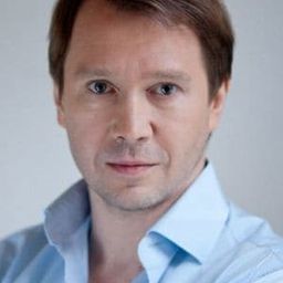 Evgeny Mironov 飾演 Alexey Leonov