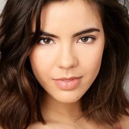 Samantha Boscarino 飾演 Alicia Rivera