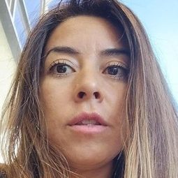 Mayra Juárez 飾演 Sammie (uncredited)